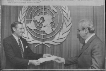 Australian ambassador Richard Woolcott (left) presents his credentials to then-UN secretary-general Javier Perez de Cuellar at the United Nations in 1982.