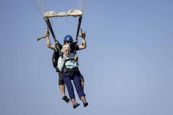 Dorothy Hoffner and Derek Baxter coming into land.