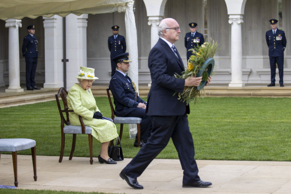 High Commissioner George Brandis lays a wreath at the socially distanced anniversary service. 