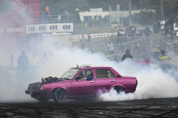 Summernats car in the burnout competition.
