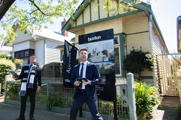 Large mortgages have become a strain on more Australians as interest rates have climbed.