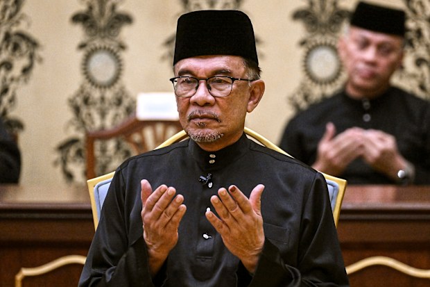 Malaysian election 2022: New Prime Minister Anwar Ibrahim takes on ...