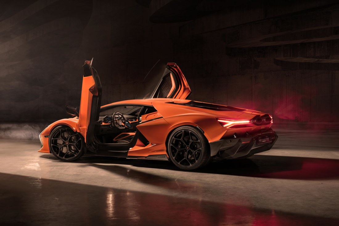 Lamborghini 2025 going electric