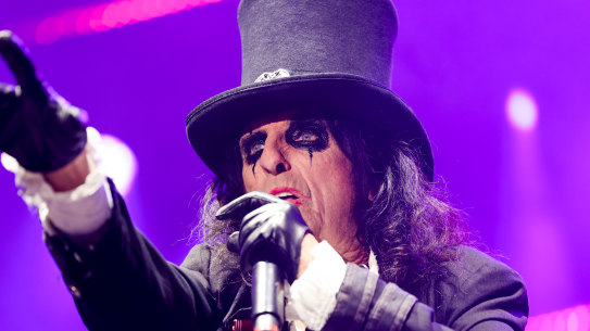 Alice Cooper performs at
Pandemonium on Thursday.