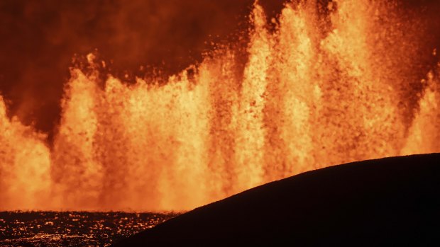 Spectacular Iceland volcano eruption raises pollution fears