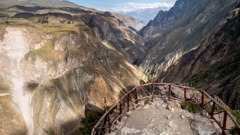Travel articles highlight quieter areas near Peru’s famed ruins on the Andes edge