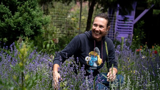 Tatyna cares for her elderly mother in the urban fringes of Kyiv. She grows fruit, vegetables and flowers in the family plot and hopes to commercialise an edible flowers business. 