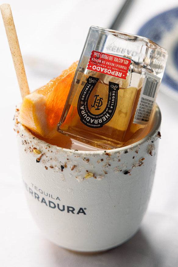 Resposado tequila, pink grapefruit, Sichuan pepper and soda.