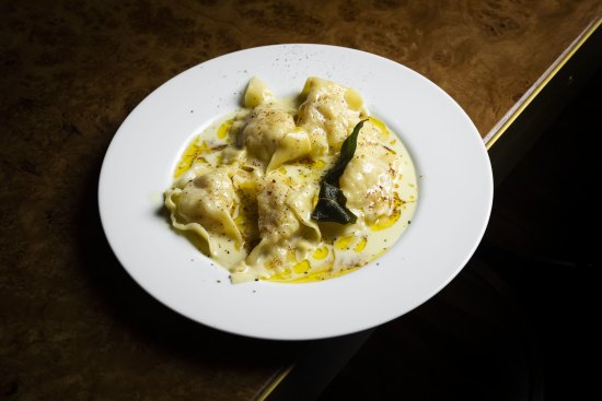 Ravioli di gamberi at Pellegrino 2000.