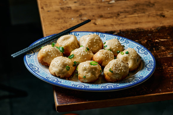 Sheng jian bao (pan-fried pork buns) are a signature at Hong’s Dumplings.