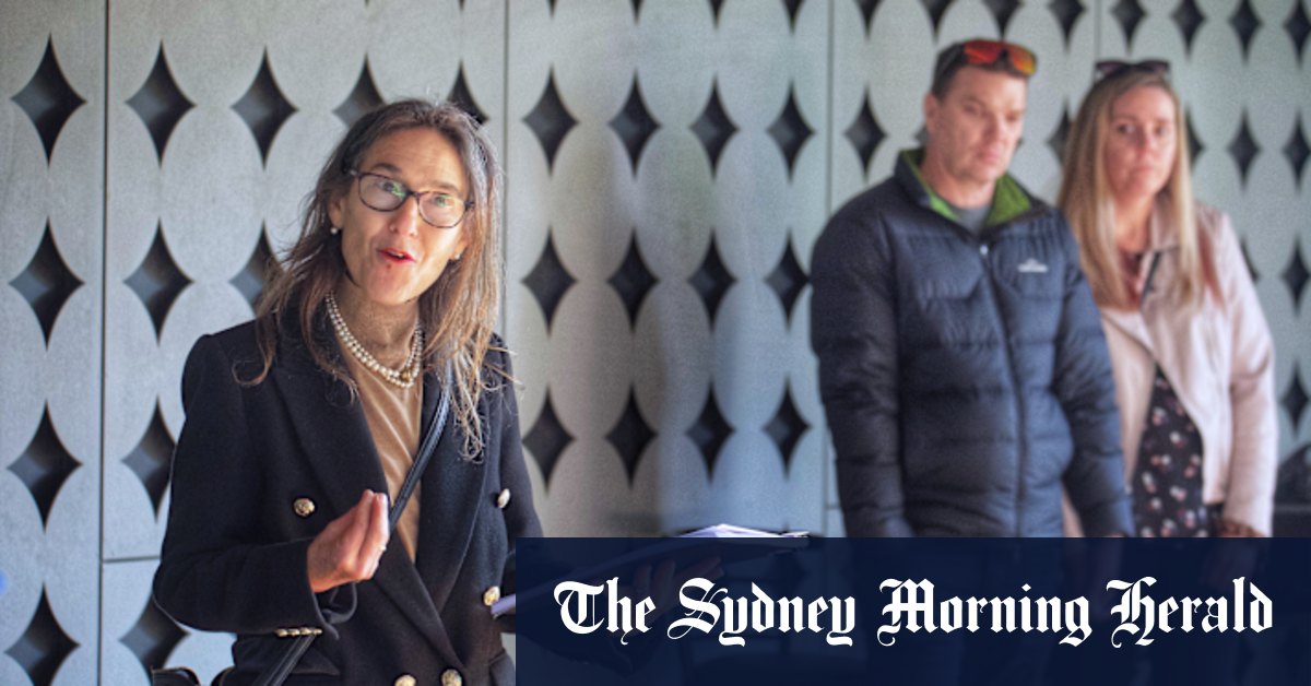Quirky Collingwood apartment passes in on vendor bid of $1.05 million on 'up and down' weekend of auctions - Vimarsana News