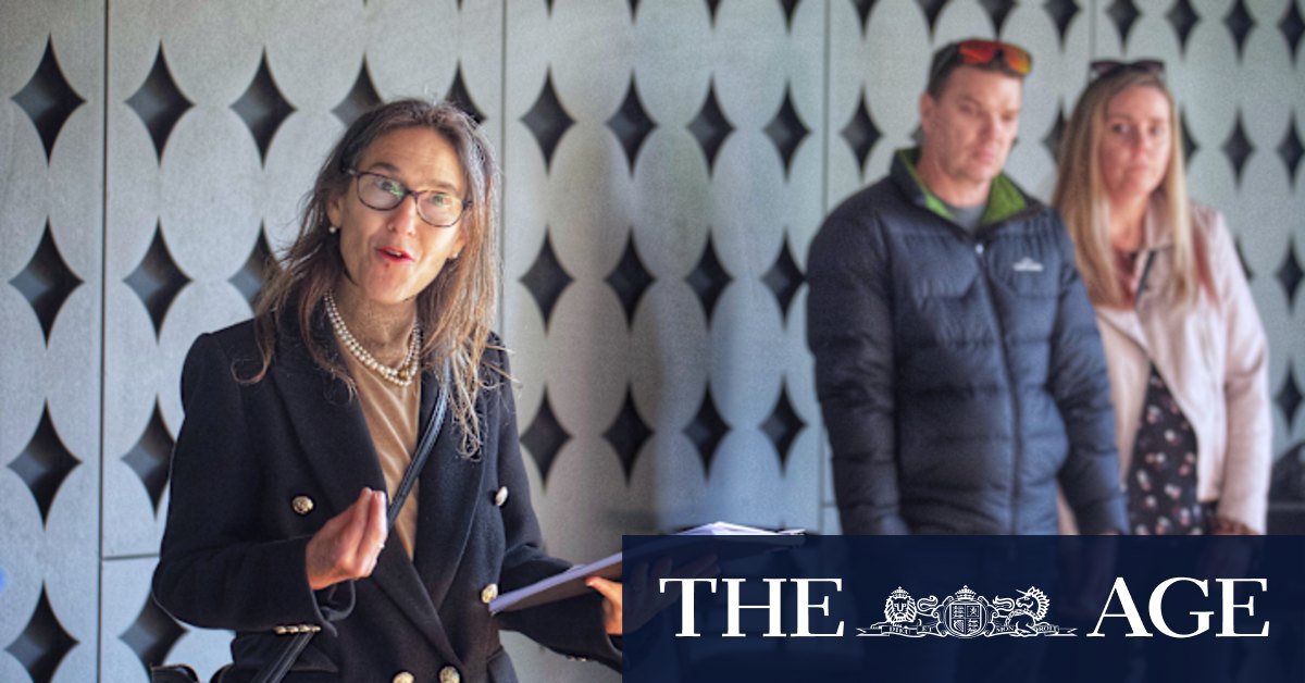 Quirky Collingwood apartment passes in on vendor bid of $1.05 million on 'up and down' weekend of auctions - Vimarsana News