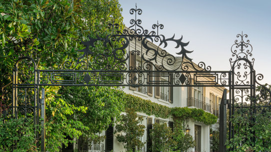 The Toorak home of the late Ron Walker has found a buyer.