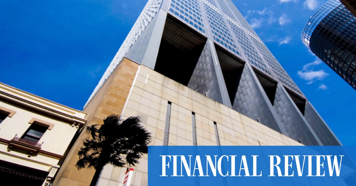 Jarden macha toporem, podczas gdy dalsze rozmowy trwają