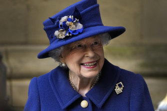 The Queen has cancelled her pre-Christmas lunch with family as COVID-19 cases rise in the UK.