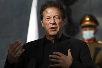 Imran Khan ha invitato i suoi sostenitori a tenere manifestazioni in tutto il paese.