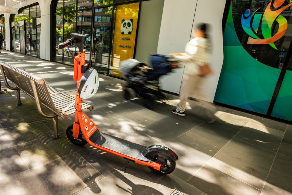 Many people seem to have abandoned public transport for e-scooters.