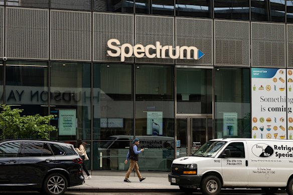 The deal would unite two of the biggest US cable providers. 