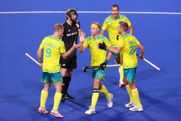 Aran Zalewski of Team Australia celebrates with teammates.