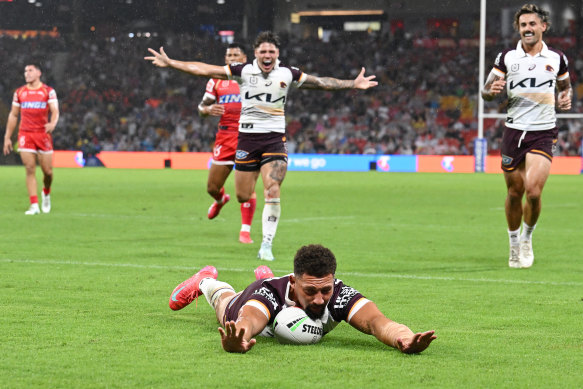 Gehamat Shibasaki scores for Brisbane.