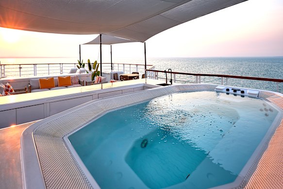 Jacuzzi on deck.