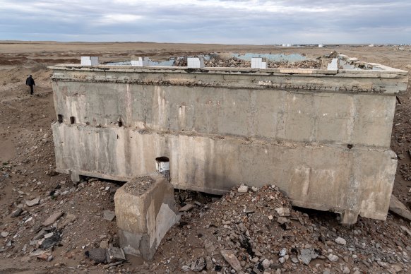 A Russian pool near Sainshand in the middle of the Gobi desert. 