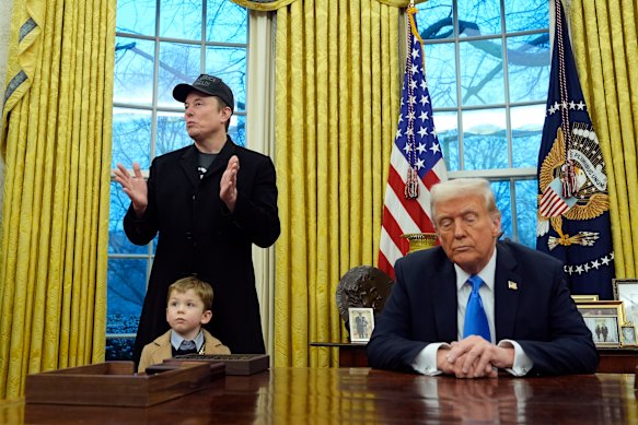 Per i primi sei mesi del secondo mandato di Trump, Musk è apparso spesso nello Studio Ovale accanto a Trump.