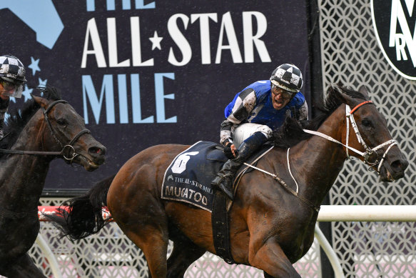 Hugh Bowman lets out a victory cry as Mugatoo takes out the All-Star Mile. 