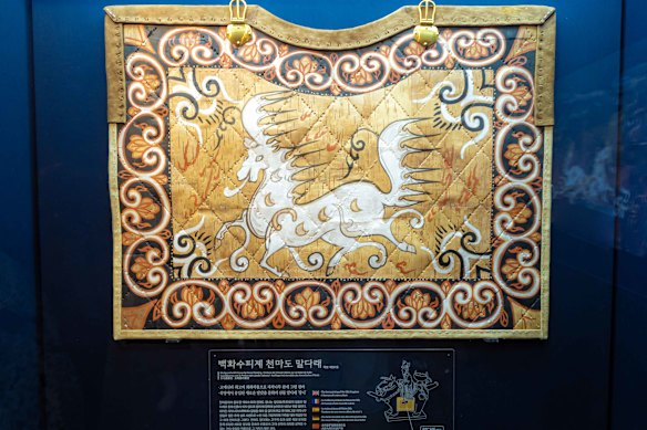 The golden horse painting for which the tomb is named.