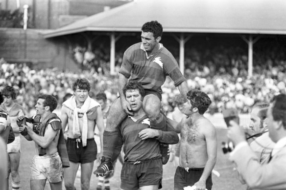 Bob McCarthy chairs South Sydney captain John Sattler off the SCG after the famous 1971 grand final win.