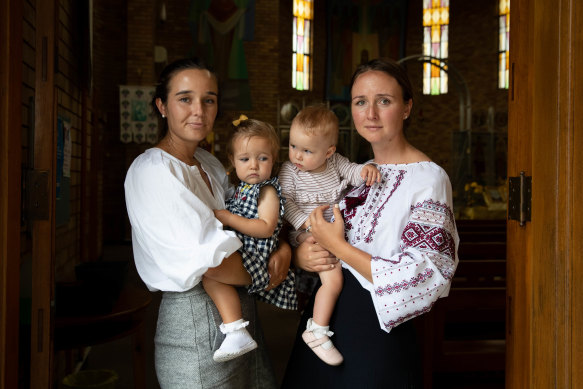 Ukrainian Australian sisters, Emily Ilkiw and Melissa Rohozynsky, with their children, Bronte and Kaia.