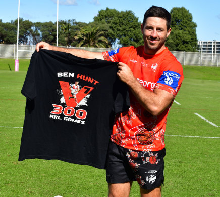 Ben Hunt and the special milestone T-shirts the St George Illawarra Dragons are selling.