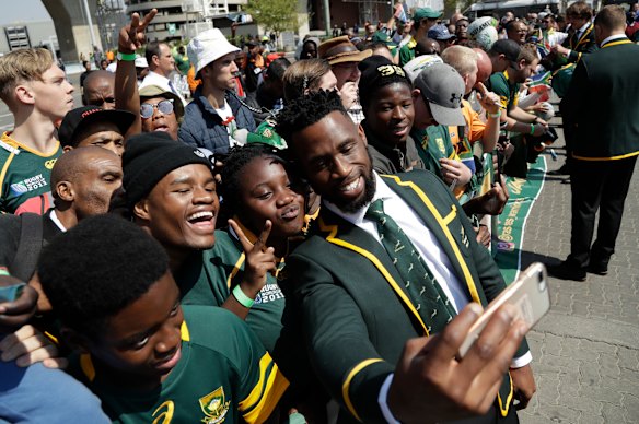 Siya Kolisi with fans in South Africa.