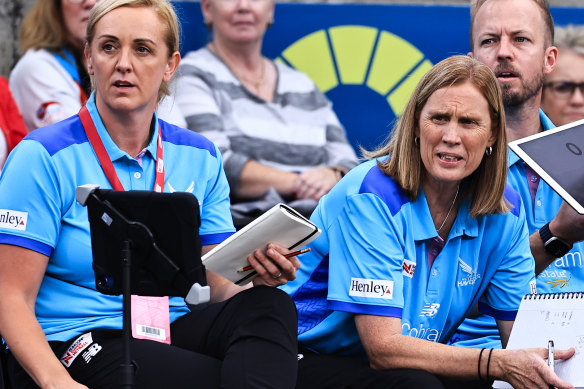 Tracey Neville, head coach of the Mavericks (left).