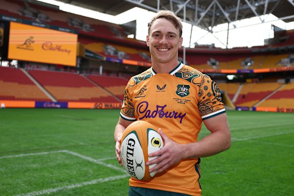 Declan Meredith will make his debut at No.10 for the Wallabies against France on Saturday in Brisbane.