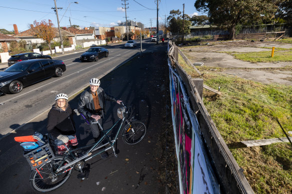 Antigone Komodromos (left) and Bob Cumming at the vacant block in Coburg North where a service station was proposed. 