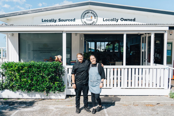 Riley Hooper and Madison Behringer, who own the Cooked Goose Cafe at Hyams Beach.