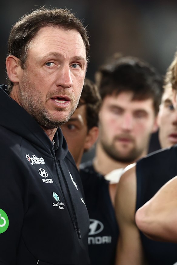 Fraser addressing the Blues players.
