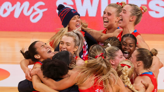 Australia’s netballers have signed a three-year deal with Netball Australia, a day after its CEO stood down. 