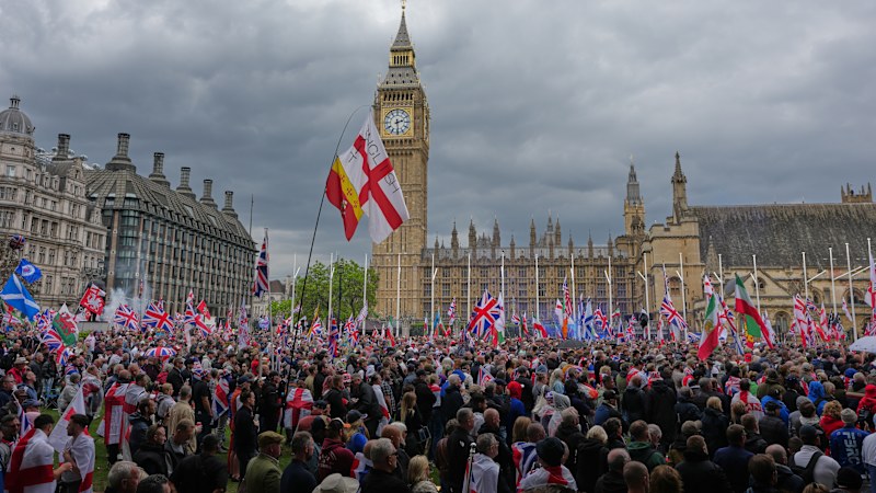 Thousands of duelling protesters flood London over broken Britain