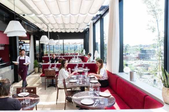 Designer Brahman Perera has giving the al fresco area an effortless elegance.