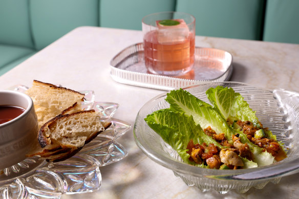  Mussel salad in spicy tomato sauce.