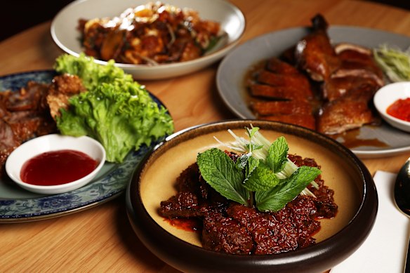 Todos os pratos de macarrão e arroz custam US$ 15 no Ho Liao.