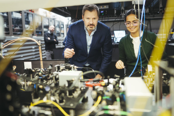 Minister for Industry and Science Ed Husic in front of a trapped ion quantum computer at the quantum labs at Sydney University.