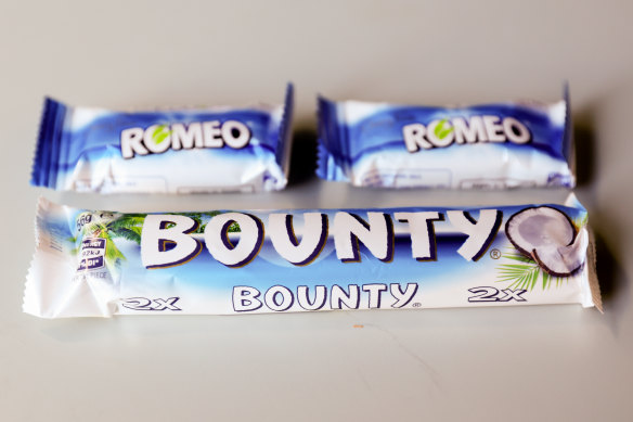Romeo (top) versus Bounty (which is out-of-stock in fun-size packets right now). 