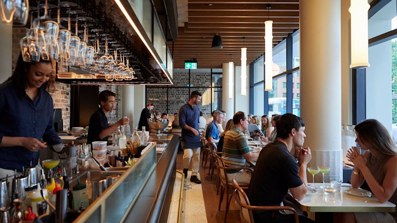 Nova restavracija Mitcha Orra v Londonu navdihuje s sredozemsko in bližnjevzhodno kulinariko