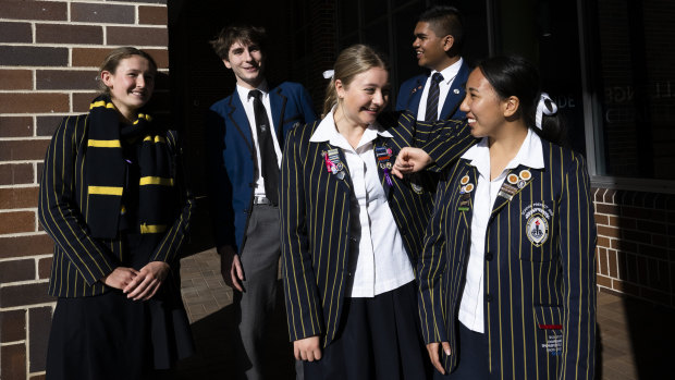The Sydney school students helping each other stay off their phones