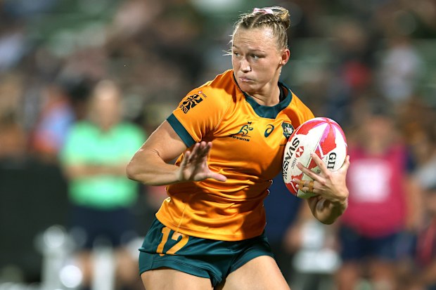 DUBAI, UNITED ARAB EMIRATES - NOVEMBER 30: Maddison Levi of Australia breaks with the ball during the pool match between Australia and Ireland on day one of the HSBC SVNS at The Sevens Stadium on November 30, 2024 in Dubai, United Arab Emirates. (Photo by Christopher Pike/Getty Images)