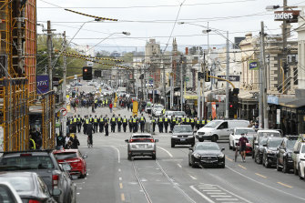 Police in a line approaching protesters on Bridge Road, Richmond.