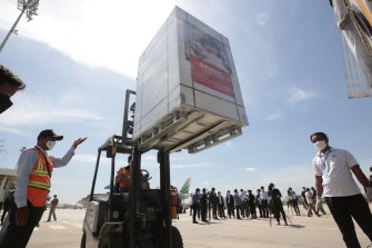 Un transport de la Sinovac ajunge în Cambodgia în iunie 2021.
